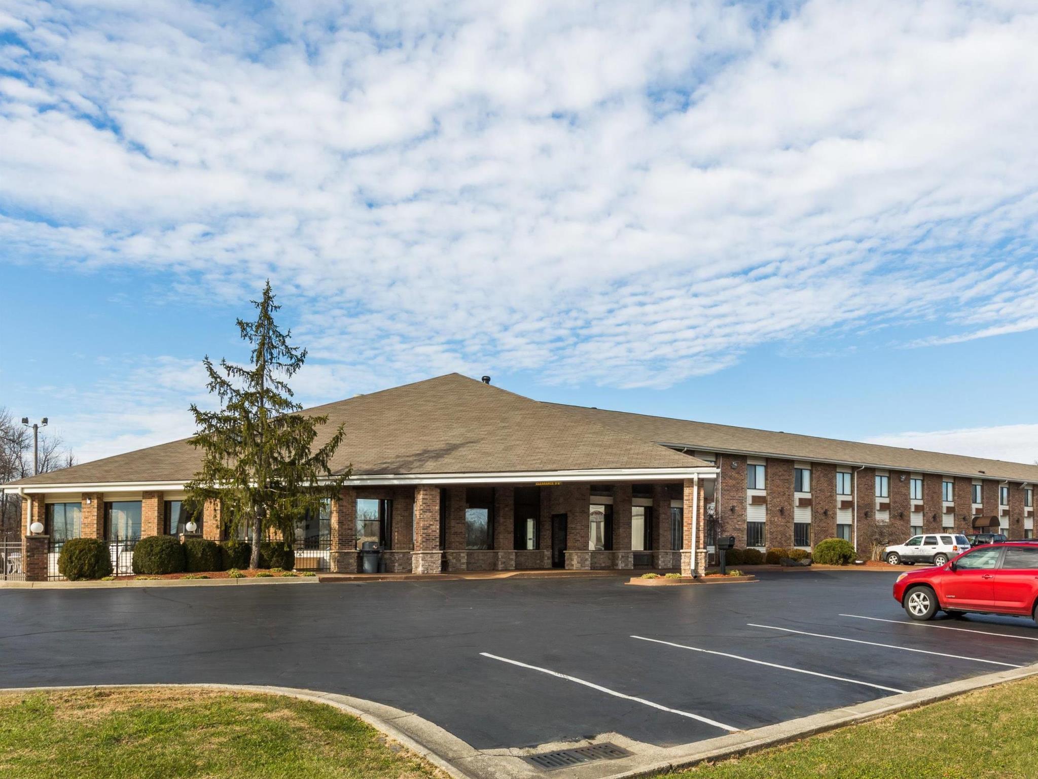 Baymont By Wyndham Louisville South I 65 Brooks Exterior foto